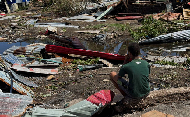 ציקלון צ'ידו מכה באי מאיוט (צילום: reuters)