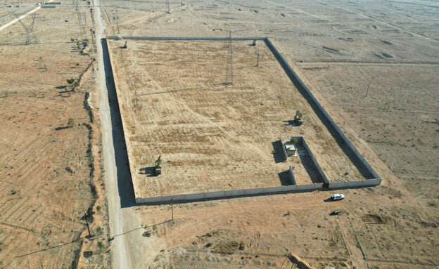 תיעוד קבר אחים עצום בפאתי דמשק (צילום: רויטרס)