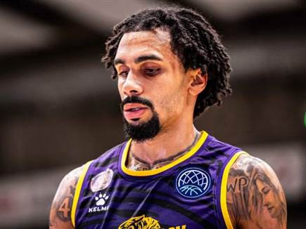 עלה עם קלקול קיבה (FIBA)