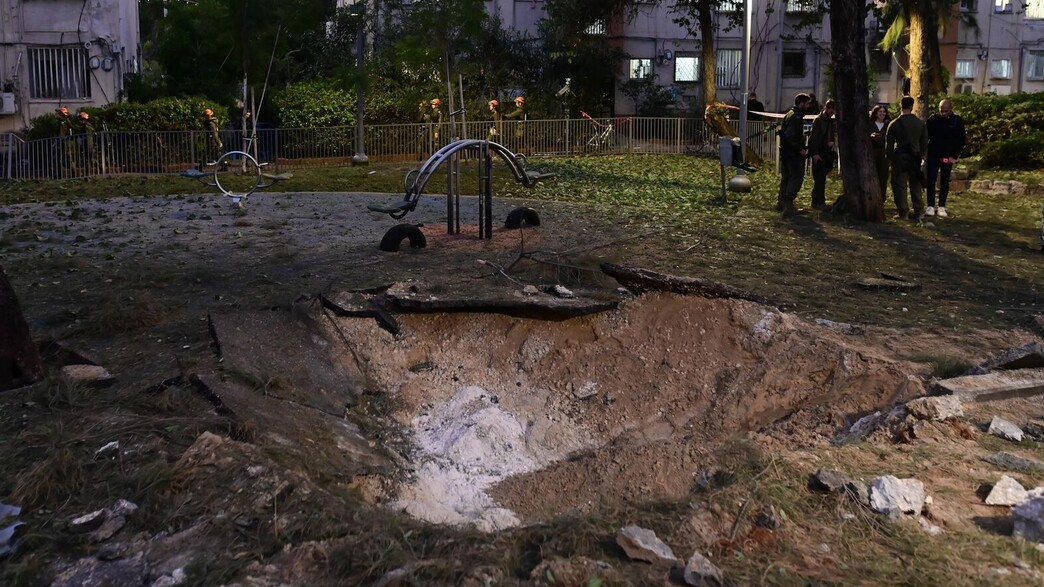 זירת נפילת הטיל הבליסטי מתימן