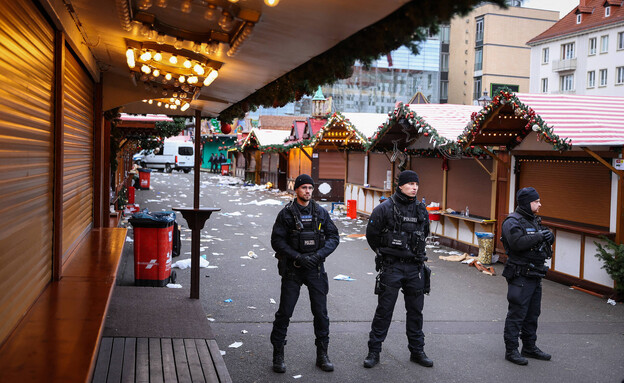 שוטרים שוק חג המולד גרמניה (צילום: RONNY HARTMANN, getty images)