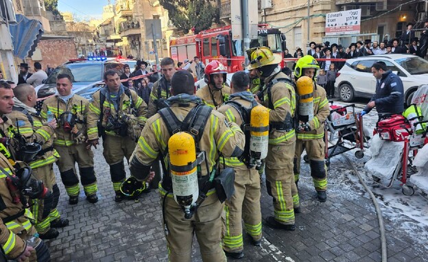 שריפה ברחוב דוד ילין בירושלים (צילום: דוברות כב"ה ירושלים)