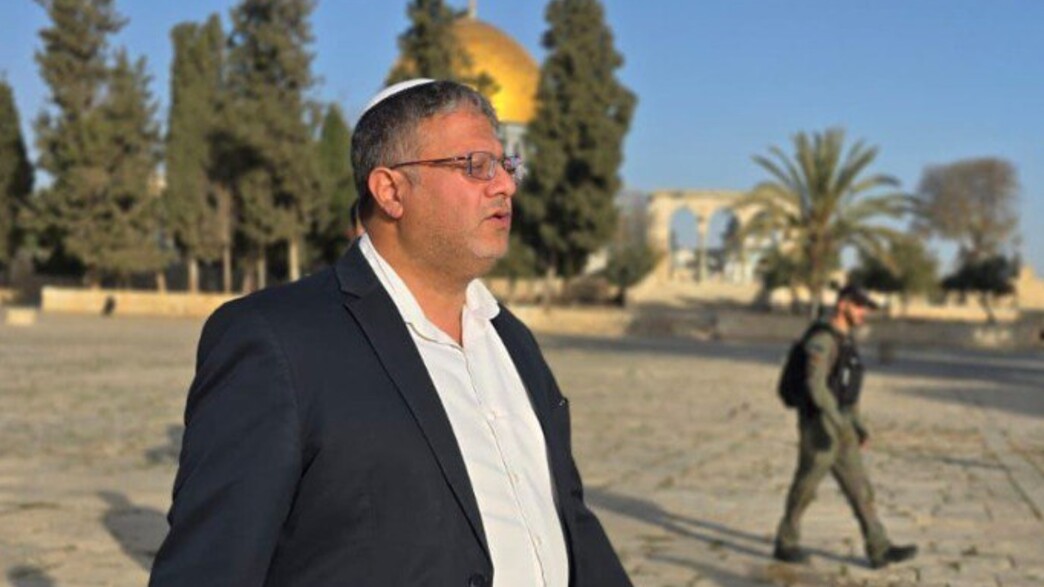 השר איתמר בן גביר עולה להר הבית השר איתמר בן גביר עולה להר הבית