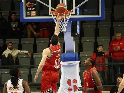 בפסגה (עודד קרני)