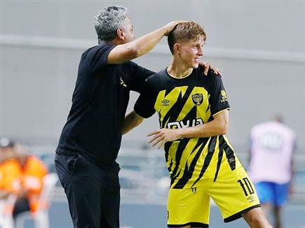 הצוות המקצועי בבית“ר בטוח שיונה עוד יפרח העונה (אלן שיבר)