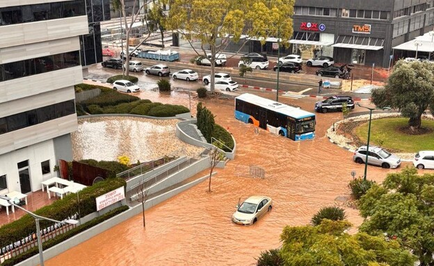 הצפות בנתניה (צילום: שימוש לפי סעיף 27א' לחוק זכויות יוצרים)