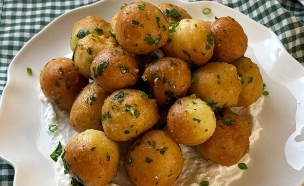 סופגניות שום קטנטנות (צילום: יעל קצב, mako אוכל)