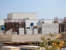 אתר בנייה בחריש