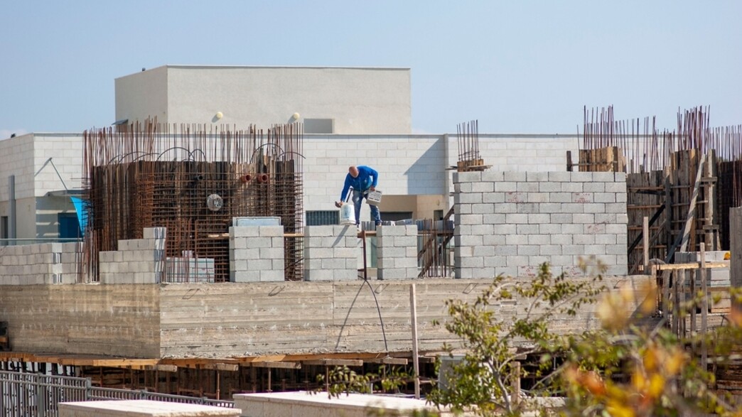 אתר בנייה בחריש אתר בנייה בחריש