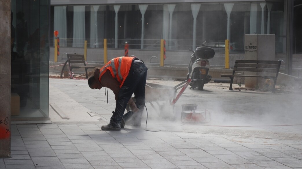 פועלי בנייה בתל אביב