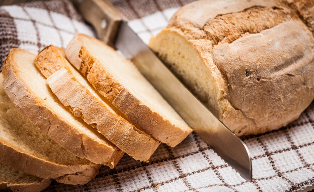 לחם לבן ביתי (צילום: Marko Poplasen, ShutterStock)