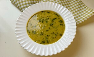 מרק עדס (עדשים כתומות) (צילום: יעל קצב, mako אוכל)