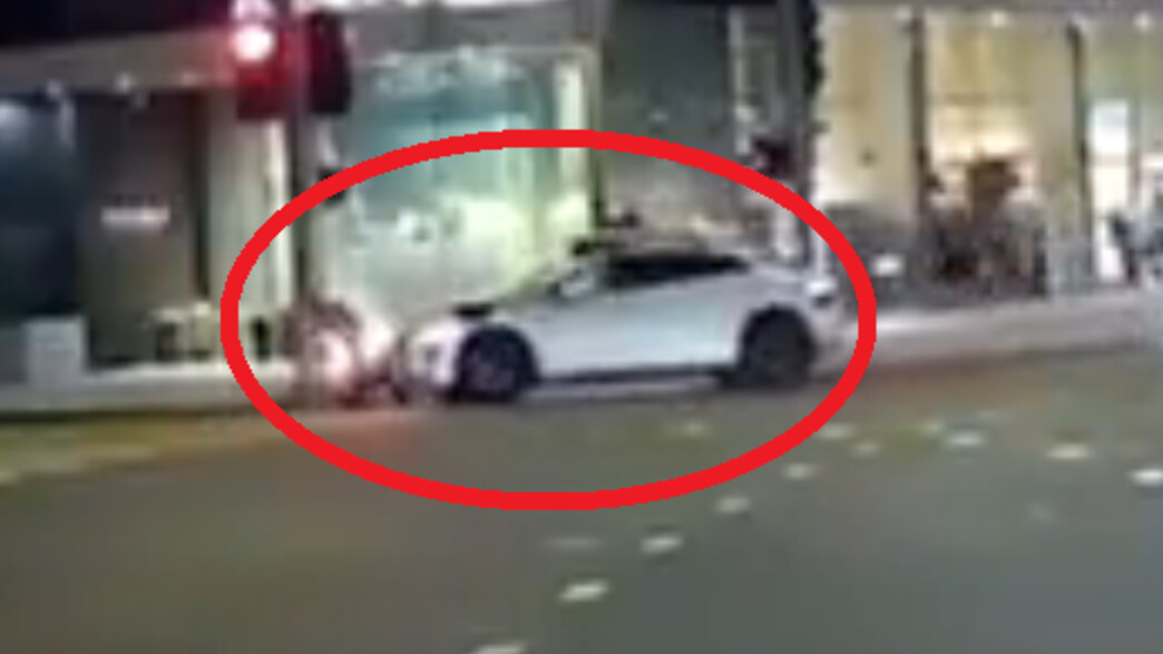 תאונה מונית אוטונומית ורובוט משלוחים תאונה מונית אוטונומית ורובוט משלוחים