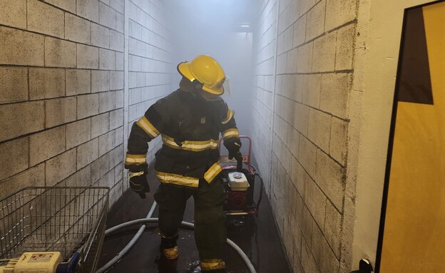 קניון חיפה מפונה בעקבות שרפה  (צילום: דוברות כבאות והצלה)