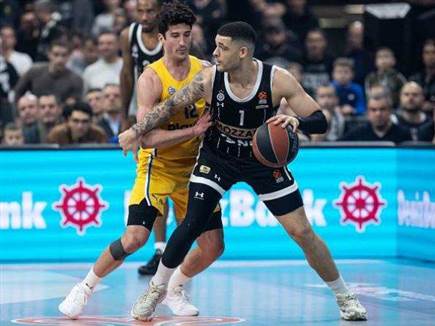 שלשות של דיברתולומיאו לא הספיקו (Getty)