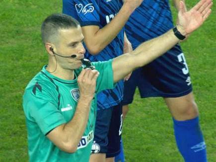 אסולין מאשר את השער תחילה לאחר בדיקת VAR