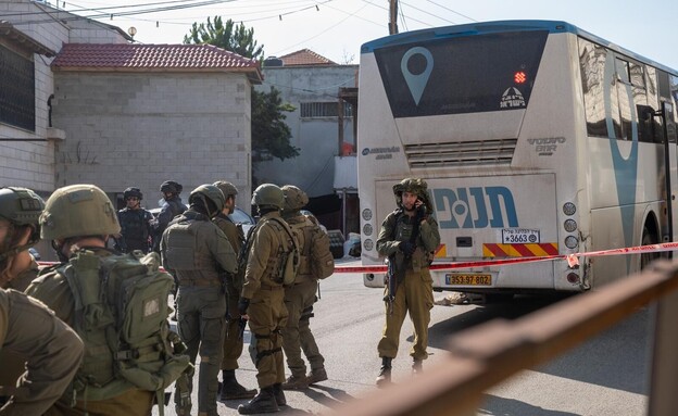 כוחות צה"ל בזירת הפיגוע סמוך לאל פונדוק (צילום: דובר צה"ל)