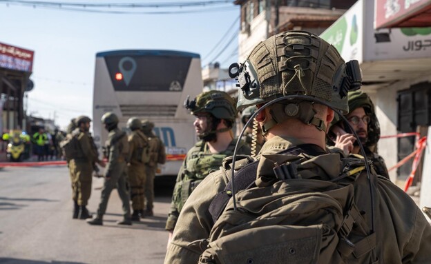 כוחות צה"ל בזירת הפיגוע סמוך לאל פונדוק (צילום: דובר צה"ל)