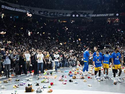 מחווה סמלית שהגשימה את עצמה (Euroleague Basketball via Getty) (צילום: ספורט 5)