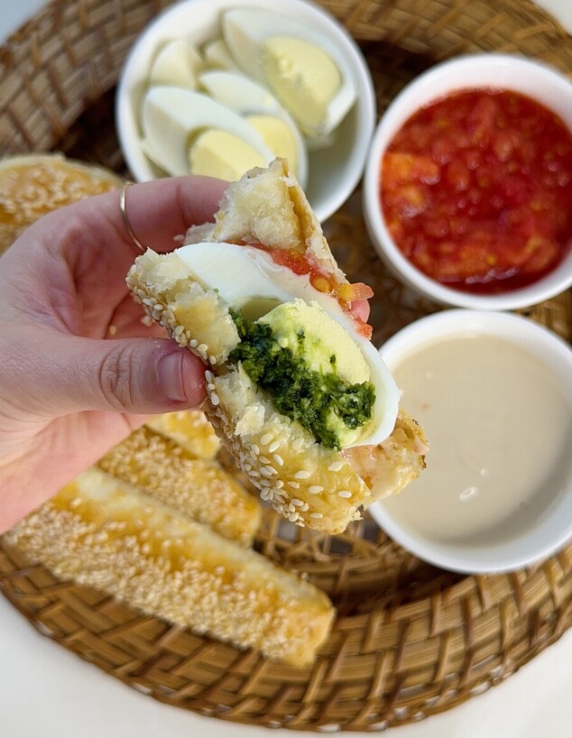 זיווה. מילוי מבעבע של גבינות זיווה. מילוי מבעבע של גבינות