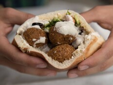 אכלו פלאפל וסיימו באשפוז: "התגובה עלולה להיות חריפה"