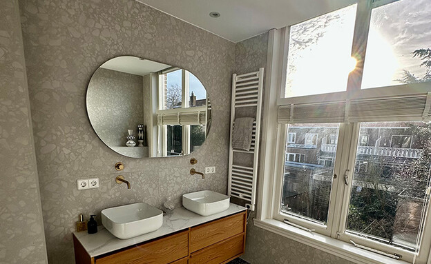 בית בהולנד Master bathroom (צילום: Chantal van der Kuijl)