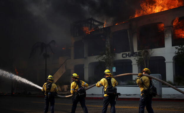 שרפות ענק בלוס אנג'לס (צילום: Daniel Cole, reuters)