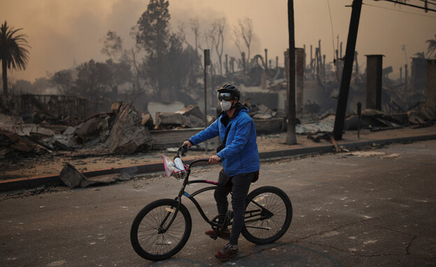 שרפות ענק בלוס אנג'לס (צילום: Daniel Cole, reuters)