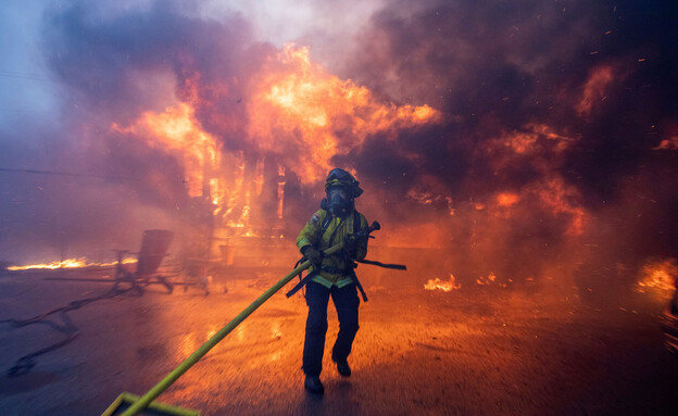 השרפות בלוס אנג'לס (צילום: Ringo Chiu, Reuters)