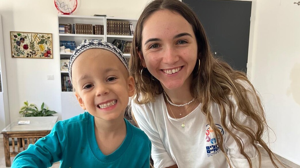 גדולים מהחיים - רוני תחייה אליה ועטרת גדולים מהחיים - רוני תחייה אליה ועטרת