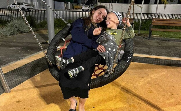 רוני ועטרת משדר התרמה מיוחד בקשת 12 רוני ועטרת משדר התרמה מיוחד בקשת 12