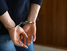 אסיר באזיקים