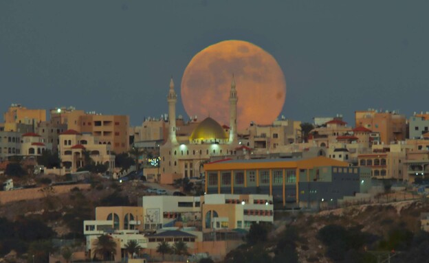 ירח מלא מעל פורדיס (צילום: גיורא בניסטי)