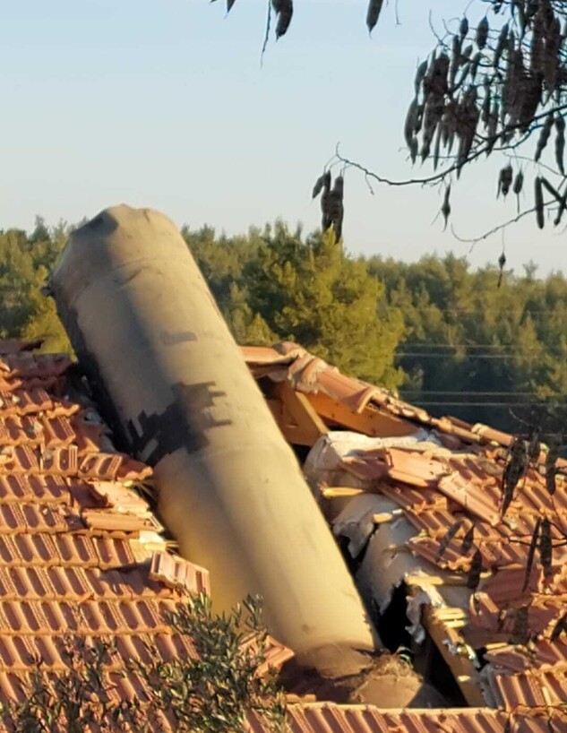 נפילות בבתים פרטיים באזור ירושלים (צילום: דוברות המשטרה)