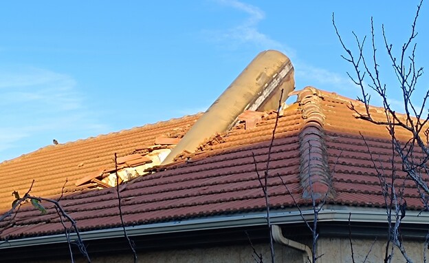 נפילות בבתים פרטיים באזור ירושלים (צילום: דוברות המשטרה)