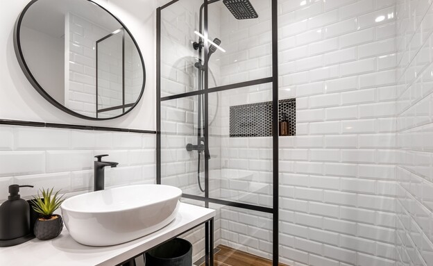 מקלחון שקוף