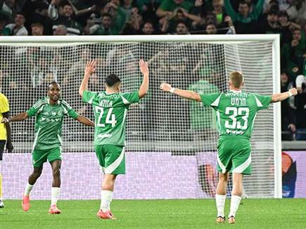 ושלומי אזולאי שחרר בעיטה אדירה פנימה (ברני ארדוב)