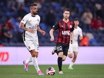 והשתלטה על המשחק בסמי עופר (צילום: מאור אלקסלסי)