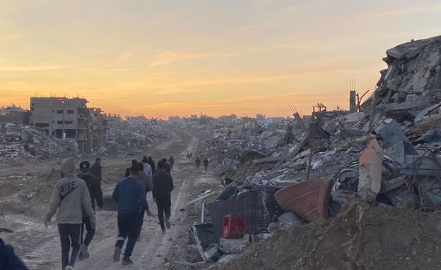 עזתים חוזרים למחנה הפליטים ג'אבליה שבצפון הרצועה