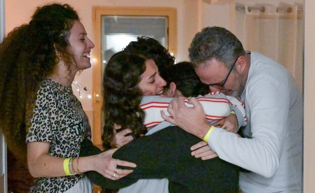 רגעי מפגש השבות עם בני משפחותיהן