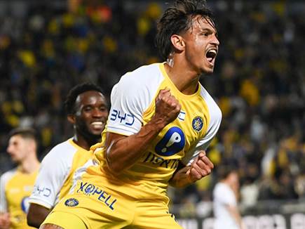 ווסלי פטאצ`י זכה לבעוט פנדל גם כן, וסיים בחגיגה (ברני ארדוב)