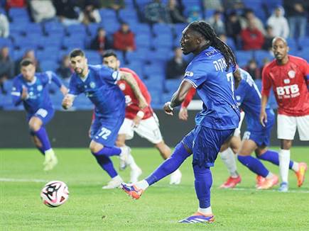 בוטאקה כבש פנדל כבר בדקה התשיעית (קובי אליהו)
