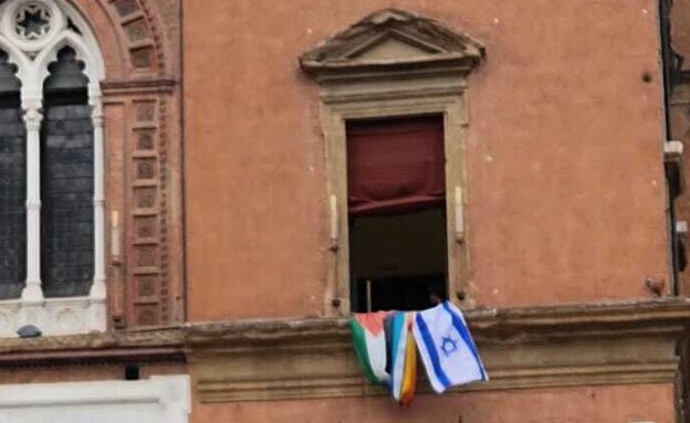דגלי ישראל ופלסטין לצד דגל השלום (צילום: שימוש לפי סעיף 27א' לחוק זכויות יוצרים)