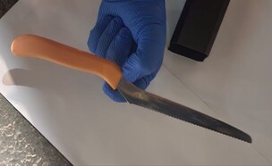 הסכין איתה בוצע פיגוע הדקירה בתל אביב (צילום: דוברות המשטרה)