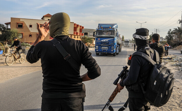 חמושים ברחובות עזה (צילום: עבד רחים חטיב, פלאש 90)