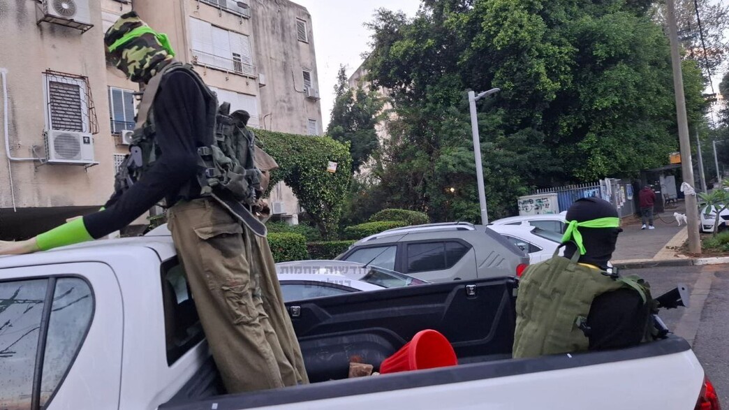 מיצג בובות חמאס בכפר סבא