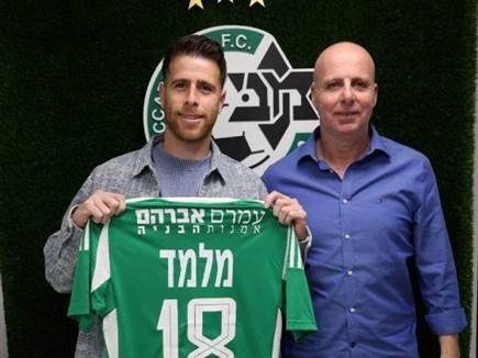 גיא מלמד וסוכנו גלעד קצב. החלוץ החדש של מכבי חיפה (צילום: האתר הרש (צילום: ספורט 5)