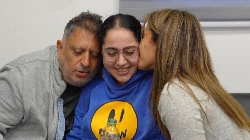 לירי אלבג עם הוריה