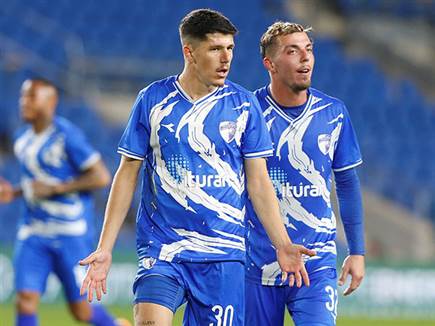 אור דדיה ערך בכורה בהרכב (אלן שיבר)