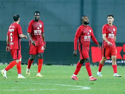 חדרה בצרות גדולות (אלן שיבר)